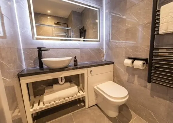 Üç Kişilik Oda
