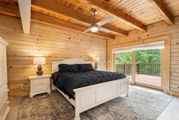 Ev, Birden Çok Yatak, Sıcak Su Havuzu