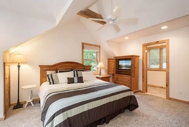 Ev, Birden Çok Yatak, Sıcak Su Havuzu