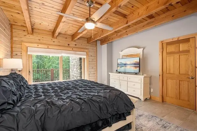 Ev, Birden Çok Yatak, Sıcak Su Havuzu