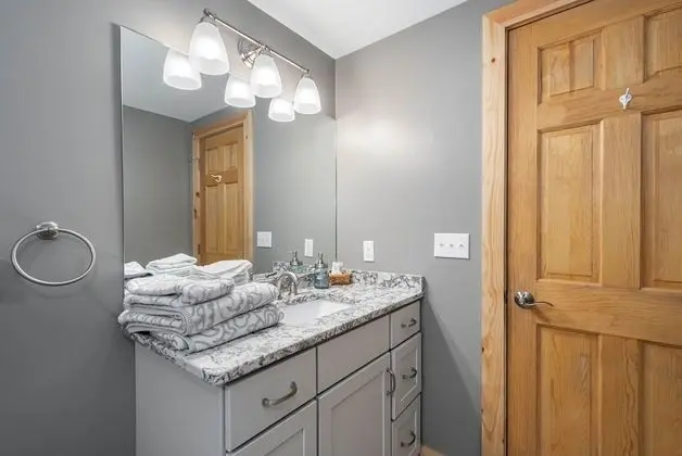 Ev, Birden Çok Yatak, Sıcak Su Havuzu