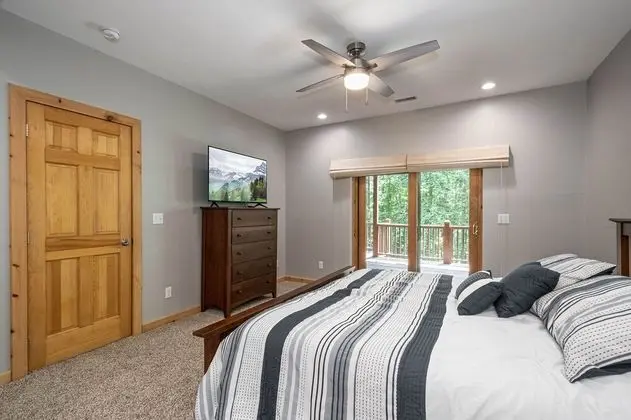 Ev, Birden Çok Yatak, Sıcak Su Havuzu