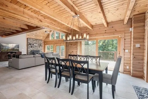 Ev, Birden Çok Yatak, Sıcak Su Havuzu