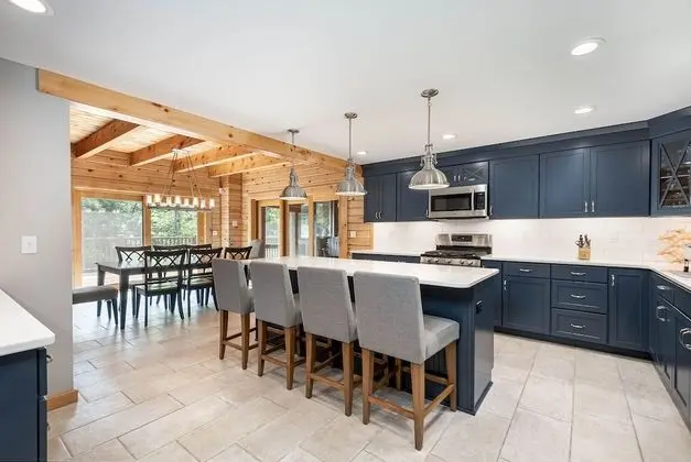 Ev, Birden Çok Yatak, Sıcak Su Havuzu