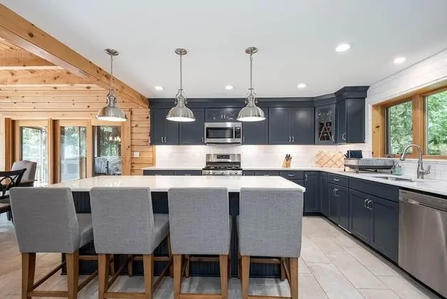 Ev, Birden Çok Yatak, Sıcak Su Havuzu