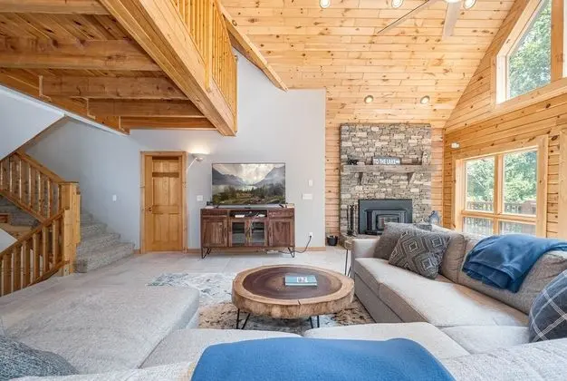 Ev, Birden Çok Yatak, Sıcak Su Havuzu