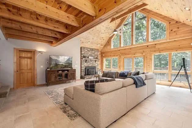 Ev, Birden Çok Yatak, Sıcak Su Havuzu