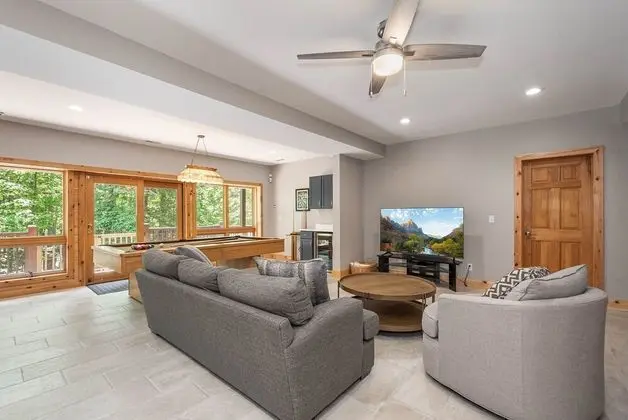 Ev, Birden Çok Yatak, Sıcak Su Havuzu