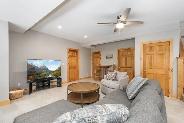 Ev, Birden Çok Yatak, Sıcak Su Havuzu