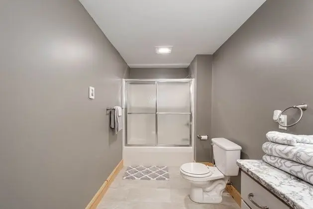 Ev, Birden Çok Yatak, Sıcak Su Havuzu