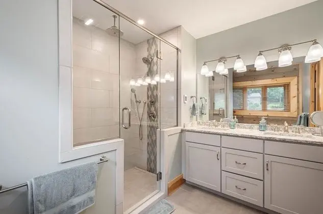 Ev, Birden Çok Yatak, Sıcak Su Havuzu