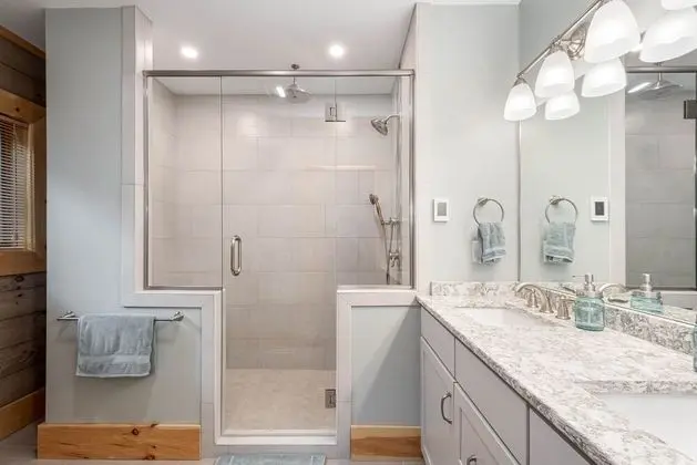 Ev, Birden Çok Yatak, Sıcak Su Havuzu