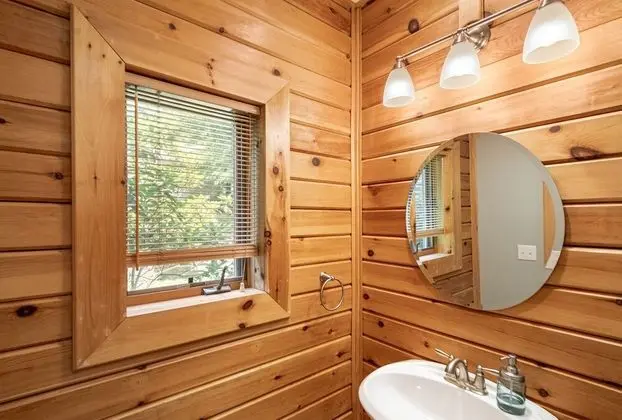 Ev, Birden Çok Yatak, Sıcak Su Havuzu