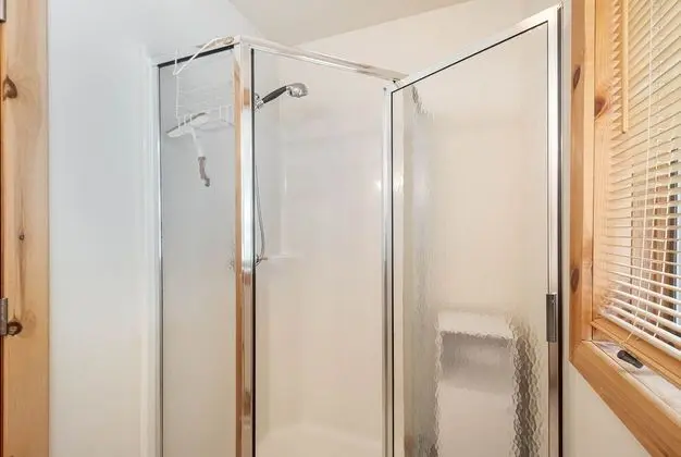 Ev, Birden Çok Yatak, Sıcak Su Havuzu