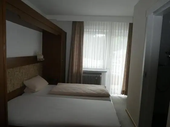 Büyük Yataklı Tek Kişilik Oda