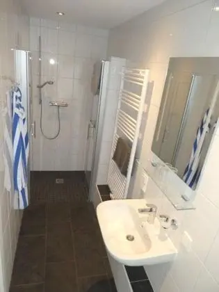Büyük Yataklı Tek Kişilik Oda