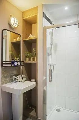 Tek Büyük Yataklı Oda (Loch Dochfour)