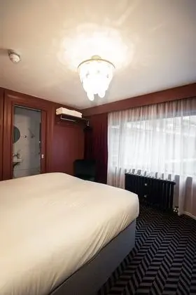 Tek Büyük Yataklı Oda, Sigara İçilmez