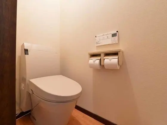 Üç Kişilik Oda, 3 Tek Kişilik Yatak, Ortak Banyo