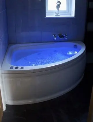 Luxury Süit, Jakuzi (Four Poster Bed)