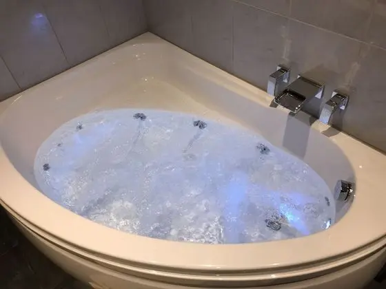 Luxury Süit, Jakuzi (Four Poster Bed)