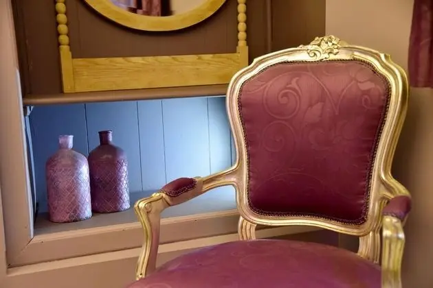 Tek Büyük Yataklı Oda, Sigara İçilmez, Özel Banyo (Hugues 1581)