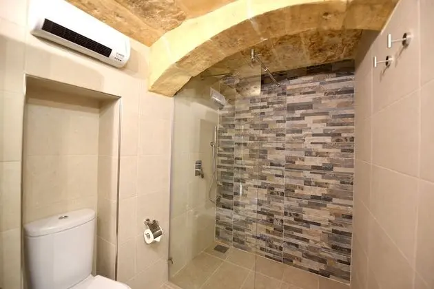 Tek Büyük Yataklı Oda, Sigara İçilmez, Özel Banyo (Hugues 1581)