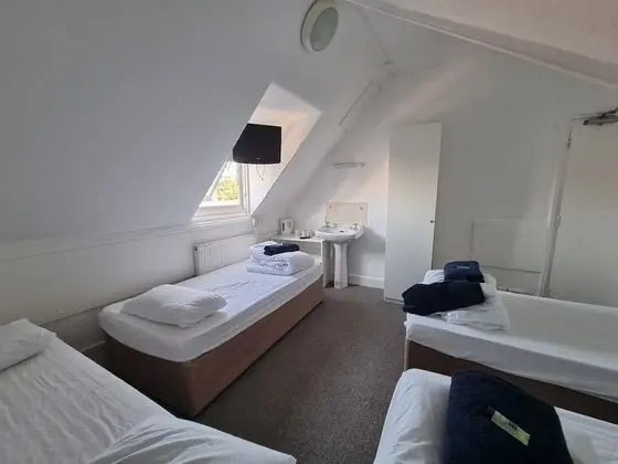Dört Kişilik Oda, Ortak Banyo