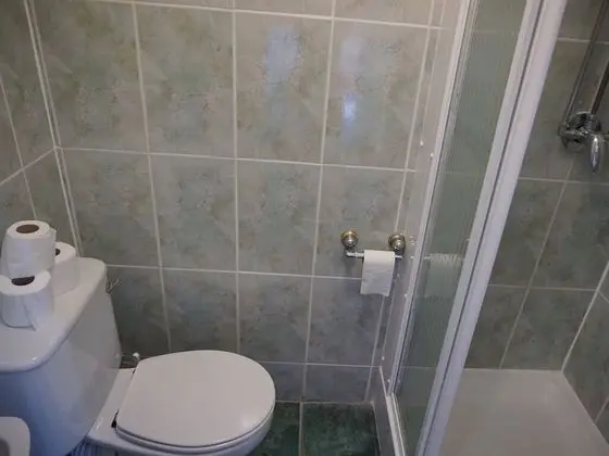 Dört Kişilik Oda, Ortak Banyo
