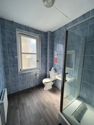 Dört Kişilik Oda, Ortak Banyo