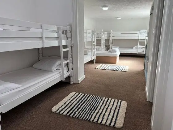 Oda, Banyolu/Duşlu (11 bedded room)
