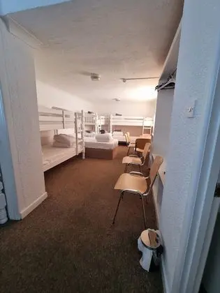 Oda, Banyolu/Duşlu (11 bedded room)