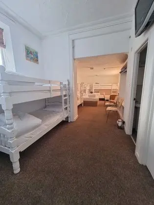 Oda, Banyolu/Duşlu (11 bedded room)