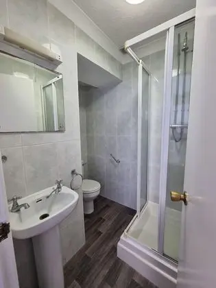 Oda, Banyolu/Duşlu (11 bedded room)
