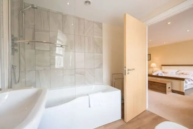 Luxury Tek Büyük Yataklı Oda (Hare)