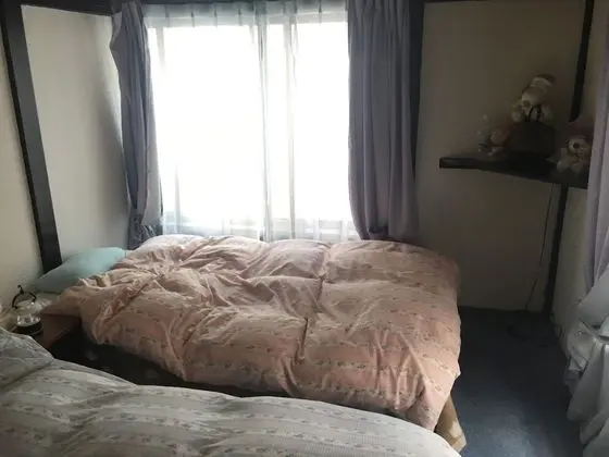 İki Ayrı Yataklı Oda, Ortak Banyo