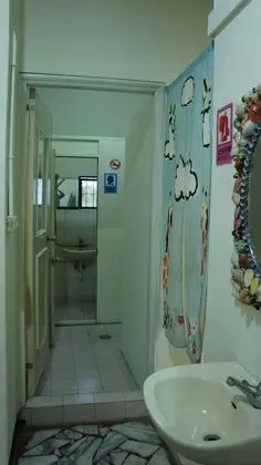 Basic Dört Kişilik Oda, Sadece erkekler için, Ortak Banyo