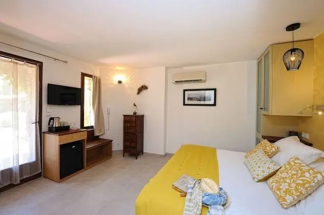 Classic Tek Büyük Yataklı Oda, Teras, Bahçe Manzaralı