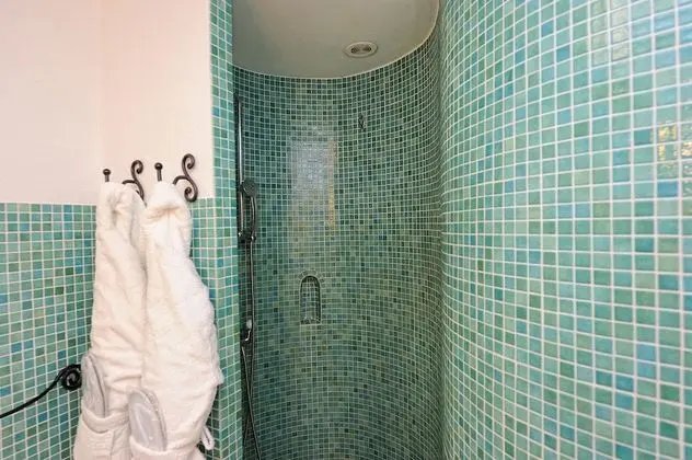 Classic Tek Büyük Yataklı Oda, Teras, Bahçe Manzaralı