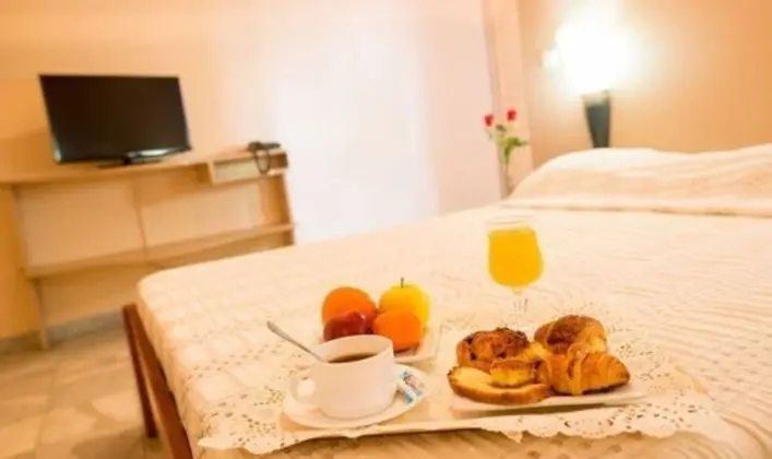 Tek Büyük Yataklı Oda (Street View A)