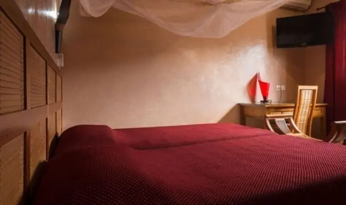 Tek Büyük Yataklı Oda (Street View A)