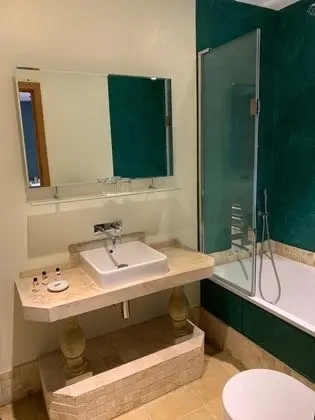Superior Tek Büyük veya İki Ayrı Yataklı Oda, Banyolu/Duşlu (Generous )