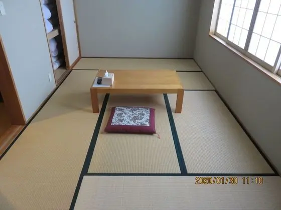 Tek Büyük Yataklı Oda, Ortak Banyo (Japanese Style)