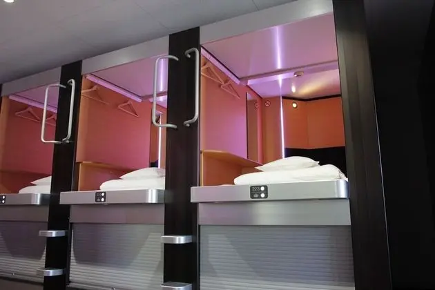 Oda, Sadece erkekler için (Capsule Room)