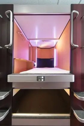 Oda, Sadece erkekler için (Capsule Room)