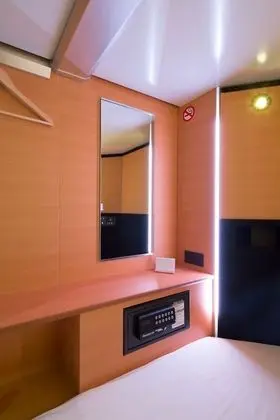 Oda, Sadece erkekler için (Capsule Room)