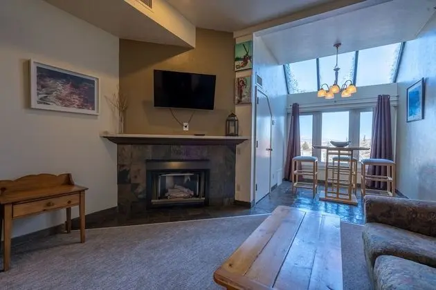 Lodge at the Mountain 150