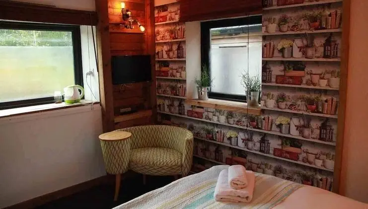 Tek Büyük Yataklı Oda (The Garden Store)