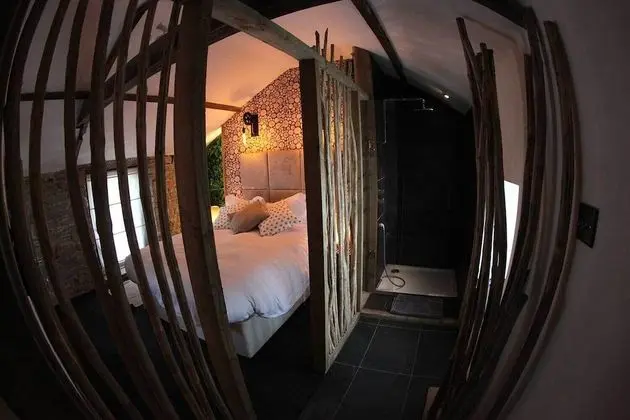 Tek Büyük Yataklı Oda (The Wood Store)