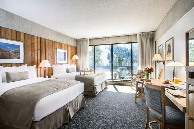 Standard Oda, 2 Büyük (Queen) Boy Yatak, Buzdolabı, Dağ Manzaralı